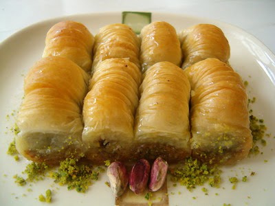 tatli gnder Essiz lezzette 1 kilo Fistikli Sari Burma  Adana cicekciler , cicek siparisi 